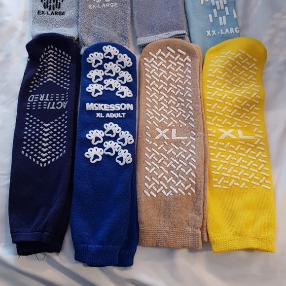 Adult women or unisex XL anti skid socks 1 XXL - Picture 2 of 2